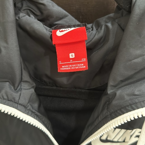 Woman’s Nike Jacket - Picture 3 of 3